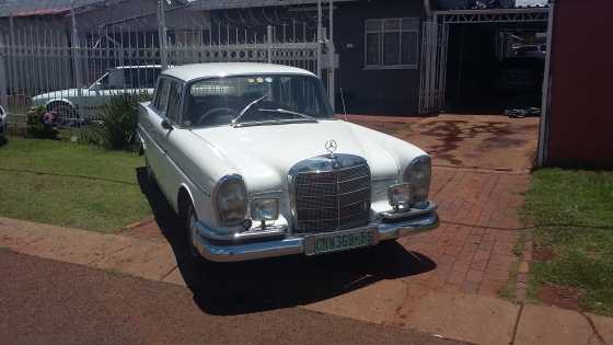 Mercedes w111 220SEb fintail 1965model for restoration