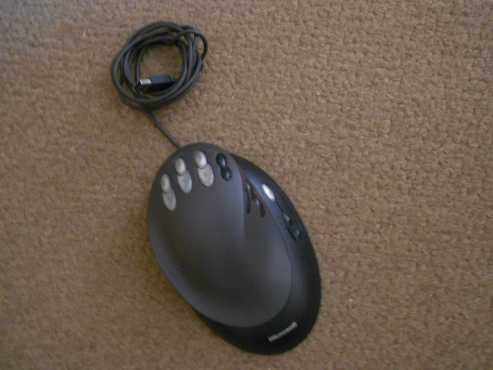 Microsoft Sidewinder Strategic Commander gaming mouse