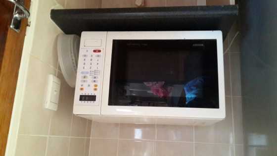 Microwave for sale R400