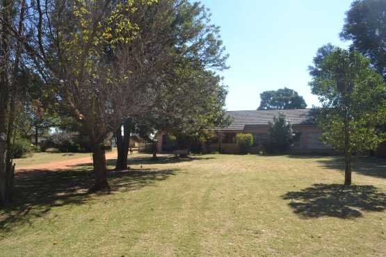 Middelvlei Randfontein 4 bedrooms 2 bathrooms lounge dining kitchen