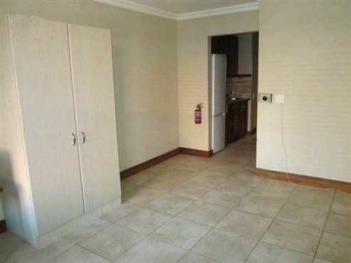 Midrand large Open plan garden cottage to for R3700 with seperate kitchen and shower only