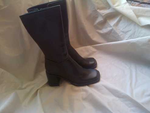 Miladies Brown Boots (New)