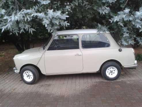 Mini Austin 1969 model with boot