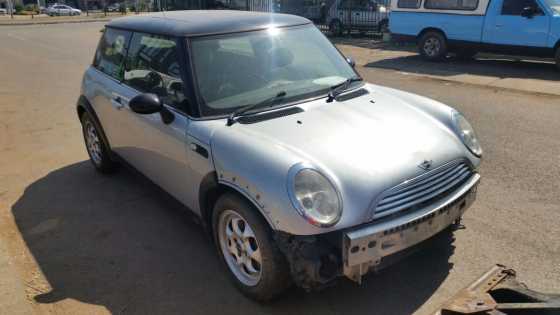 mini cooper 2006 1.6 stripping 4 spares