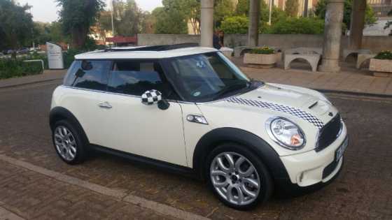 Mini Cooper S Hatchback, Panaromic Sunroof