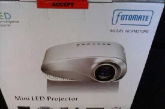 mini LED projector