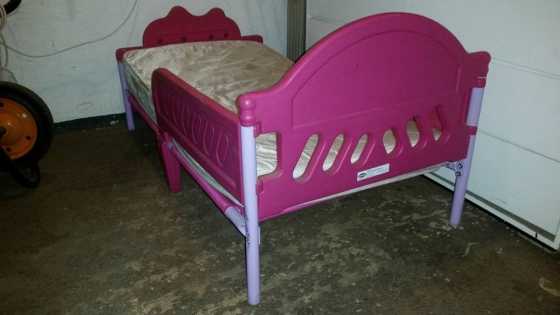 Minnie mouse toddler bed