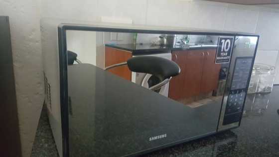 Mirror Finish Samsung Microwave For Sale - Great Condition