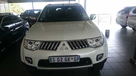Mitshibishi Pajero Sport 2012 Auto 3.2 Di with 113500 km Spotless Condition Bargain