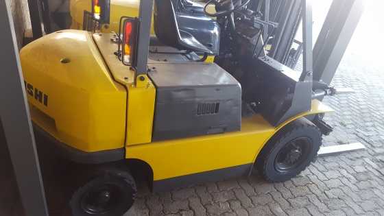 Mitsubishi 2.5 Ton Forklift as is