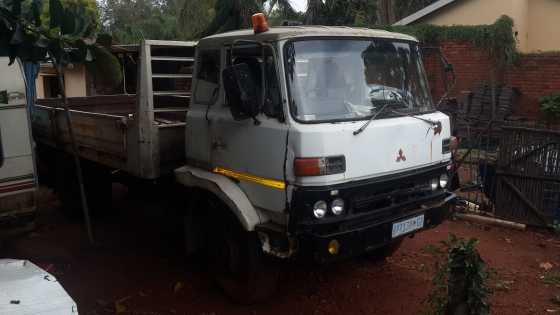 Mitsubishi  7 ton truck