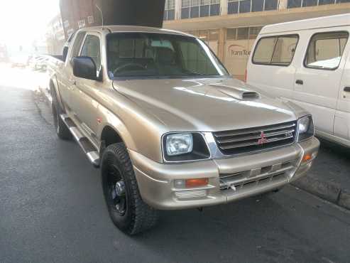 Mitsubishi Colt Club Cab 2.8TD 2002 model