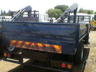 Mitsubishi cranetruck 8ton with flipsides