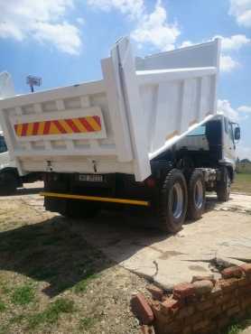 MITSUBISHI FUSO FV26-310 WITH 10 CUBE TIPPER