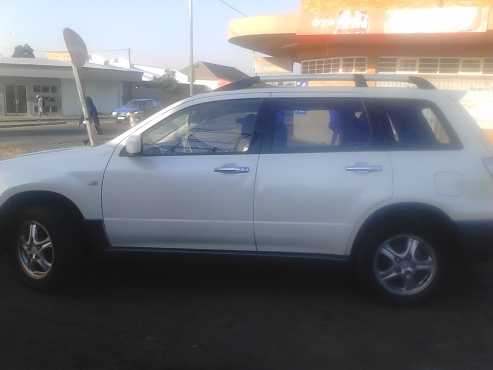 Mitsubishi Outlander 2004 Model