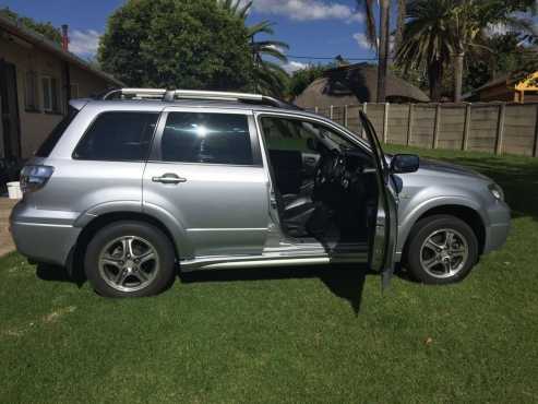 MITSUBISHI OUTLANDER