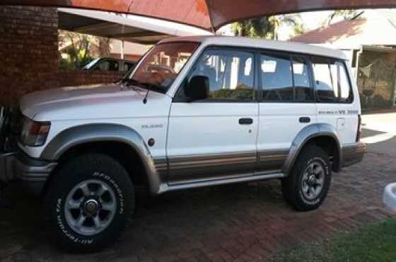 Mitsubishi Pajero 3.0 4x4 LWB 1995 Model Wit