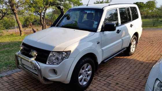 Mitsubishi Pajero 3.2 DiD GLX LWB Legend