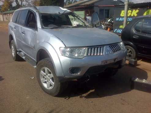 MITSUBISHI PAJERO SPORT STRIPPING FOR SPARES CALL