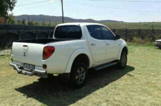 mitsubishi triton 2.4 petrol