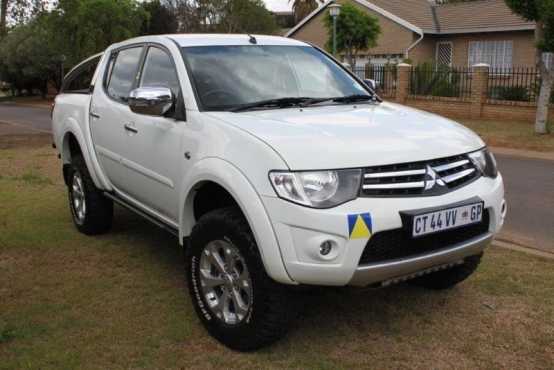 Mitsubishi Triton 2.5HP (131 kw) DCab 4x4