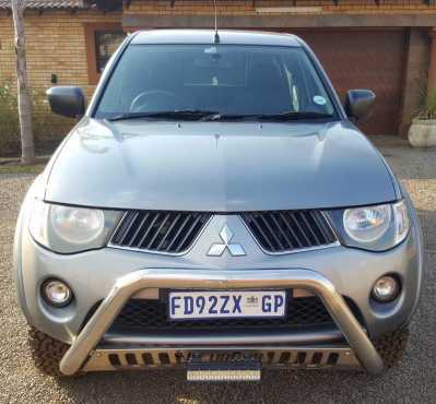 Mitsubishi Triton Club Cab 3.5L V6