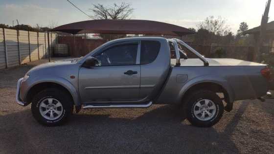 Mitsubishi Triton Club Cab 3.5L V6