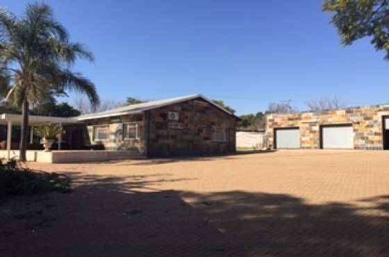 Mnandi beautiful house on smallholding 4-5 bedroom