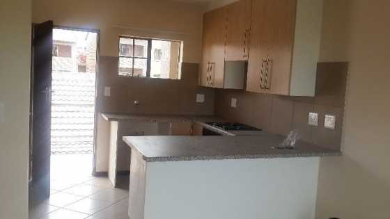Modern 2 Bedroom Apartment situation in the beautiful Bluehills in Midrand. R 3,200 incl electricity