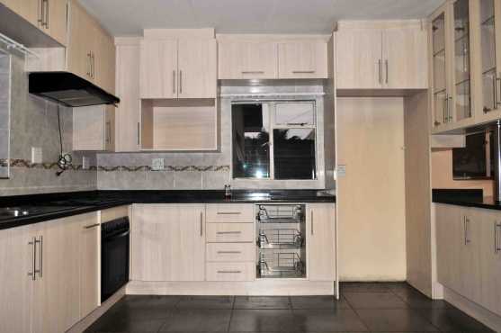 Modern 2 bedroom garden flat to rent in Pretoria North