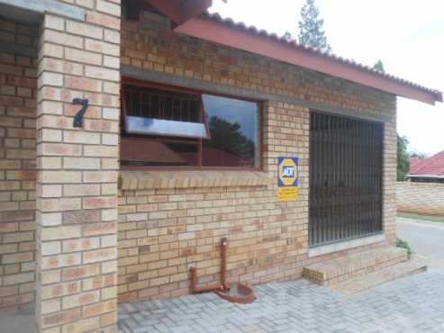 Modern 2 Bedroom Townhouse to let in Three Rivers East Vereeniging