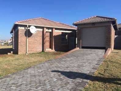 Modern 3 bedroom to rent in Olievenhoutbosch