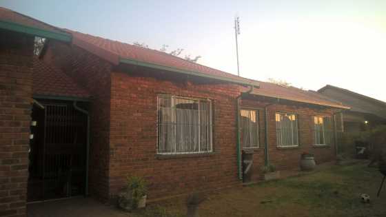 MODERN AND MOVE IN READY IN BOOYSENS