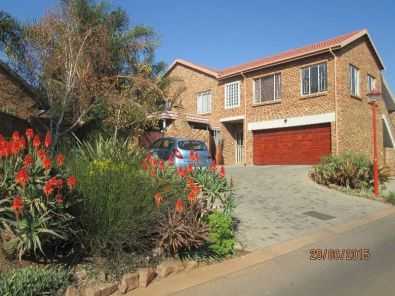 Modern Double Storey Home amp Flat - Amberfield Glen