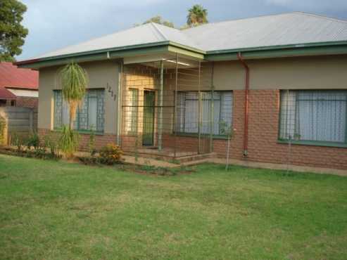 MODERN UPGRADED 3 BEDROOM IN BOOYSENS. PRETORIA. VERY BIG STAND