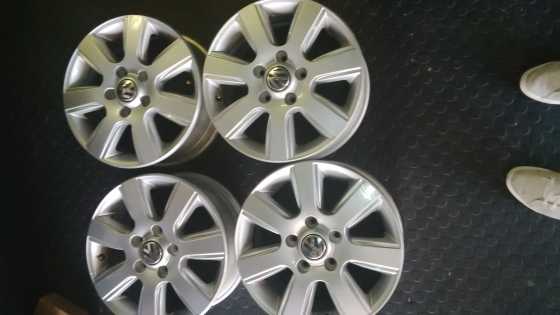 Month end special 4x 16 amarok magwheels and 4x new 2557016 tyres r7699