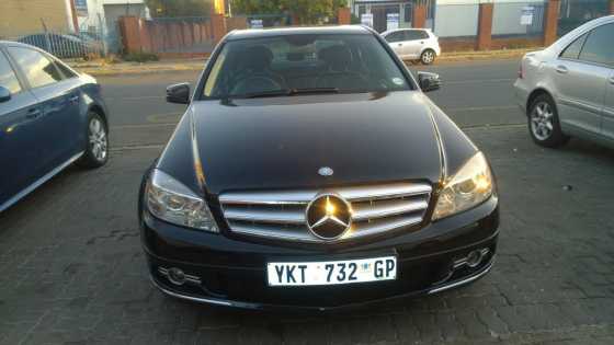 Monthly Special 2009 Mercedes benz c180 blue efficy with low km for R 135000