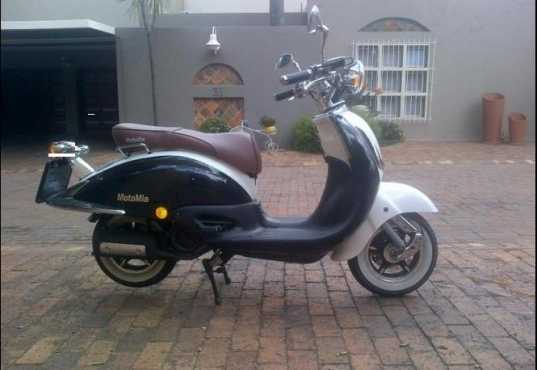 Moto Mia Scooter