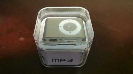 Mp3 with earpods and 4gb sd card bundle on special