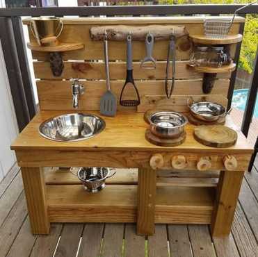 Mud kitchen. Geskik vir buite