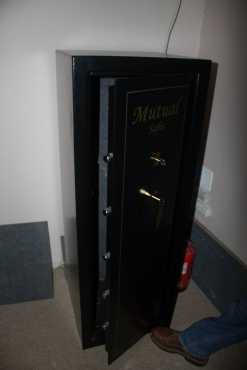 Mutual 10 Rifle safe