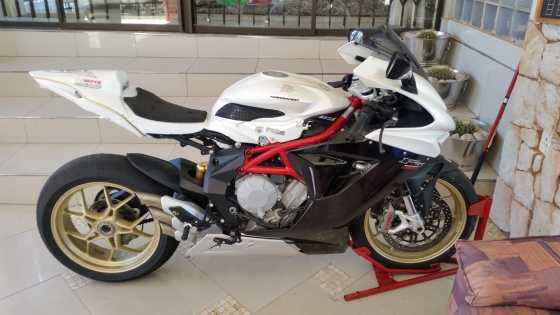 MV Agusta - PowerSport F3 - 2013 with 8600kms