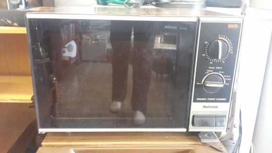 national microwave 39 Liter. Pristine working condition R450.