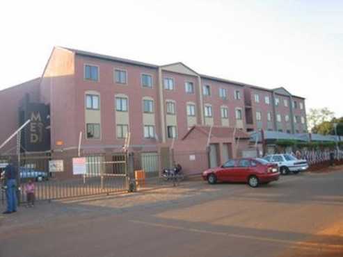 Neat 1 bedroom 1 bathroom to let in a security complex close to Steve Biko Hospital