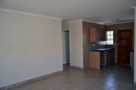 Neat 2 Bed 1 Bath houses to let in Olivenhoutbosch -R1000 discount on 1st month rent