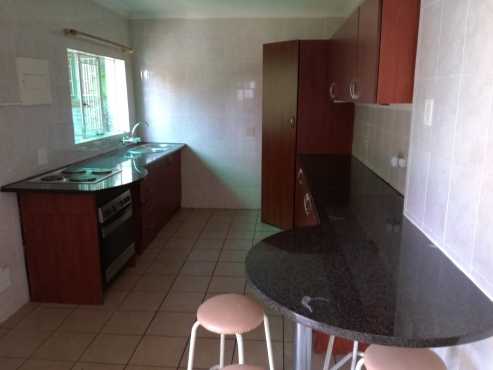 Neat 2 x bedroom flat ,with Parking ,Swiming pool ,and braai Facilities