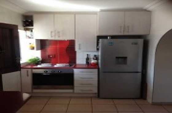 Neat 3 bedroom 1 bathroom house to let in Capital Park.