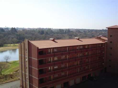 Neat 3 Bedroom, 2 Bathroom flat with easy access to the R21 highway.