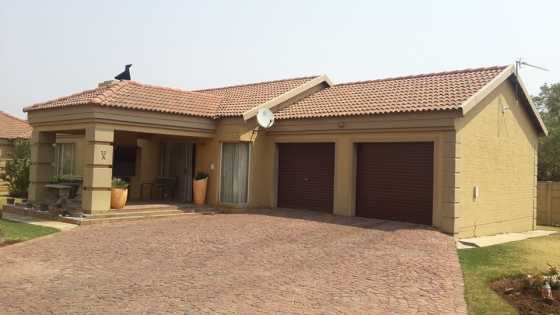 Neat 3 Bedroom House for sale in Brakpan Sherwood Gardens