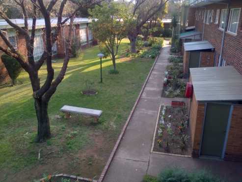 Neat and secure 3 bed townhouse in Univille complex. Villieria